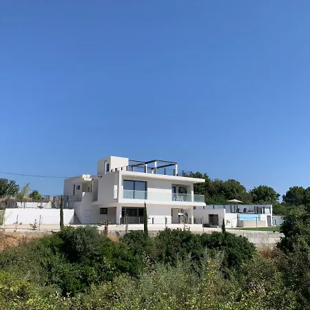 Chrysanthia 2- Brand New 4 Bedroom Vilă