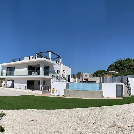 Vilă Chrysanthia 2- Brand New 4 Bedroom