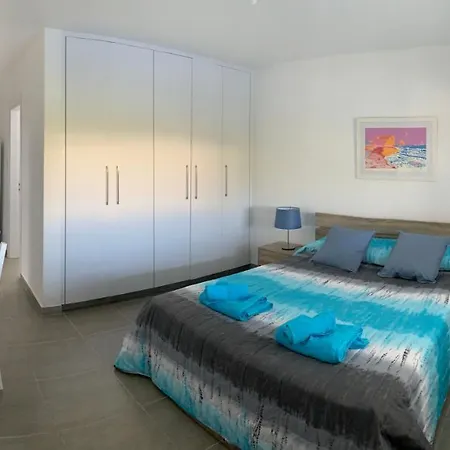 Chrysanthia 2- Brand New 4 Bedroom *