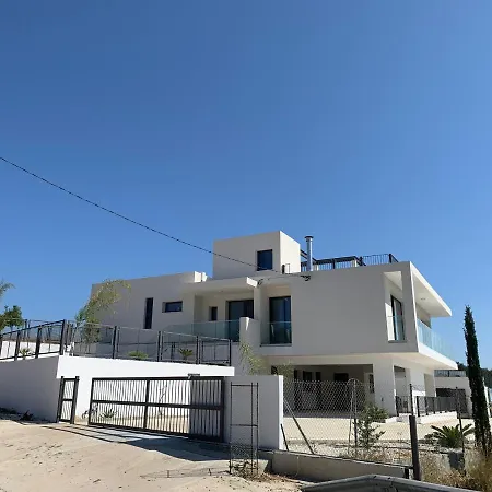Chrysanthia 2- Brand New 4 Bedroom * Neo Chorio