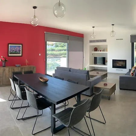 Chrysanthia 2- Brand New 4 Bedroom Vilă Neo Chorio