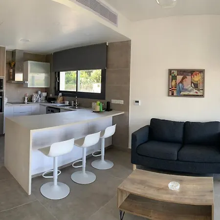 Chrysanthia 2- Brand New 4 Bedroom Vilă *