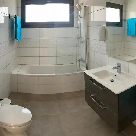 Vilă Chrysanthia 2- Brand New 4 Bedroom *
